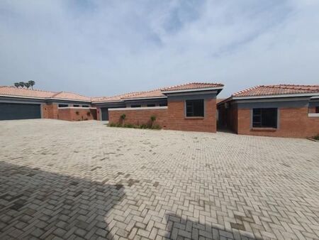 3 Bedroom House in Schuinshoogte