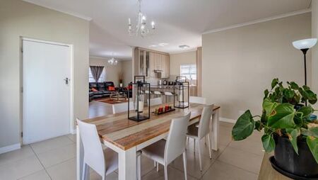 3 Bedroom House in Sunningdale