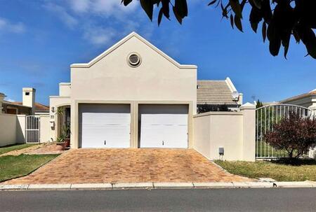 3 Bedroom House in Sunningdale