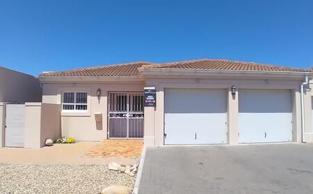 3 Bedroom House in Sunningdale