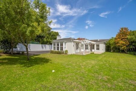 2 Bedroom House in Constantia
