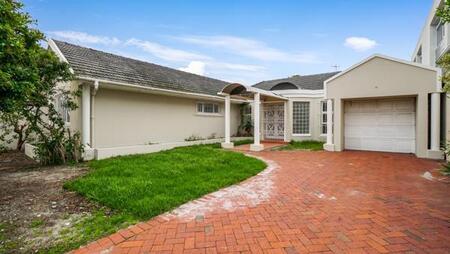 3 Bedroom House in Rondebosch East