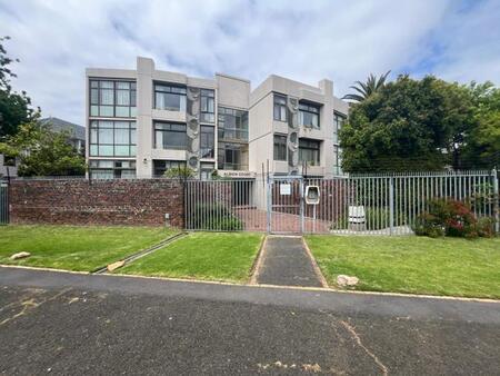 3 Bedroom Flat in Rondebosch