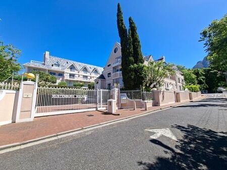 2 Bedroom Townhouse in Rondebosch