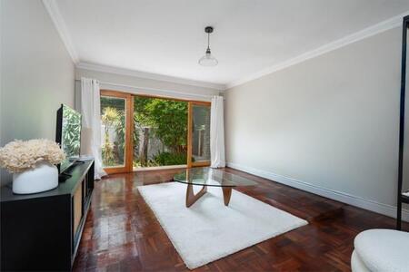 2 Bedroom Apartment in Newlands