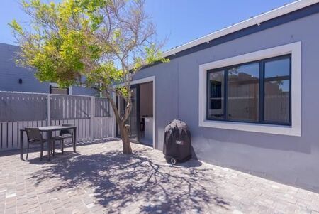 1 Bedroom Apartment in Constantia