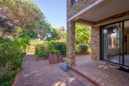 4 Bedroom House in Bergvliet