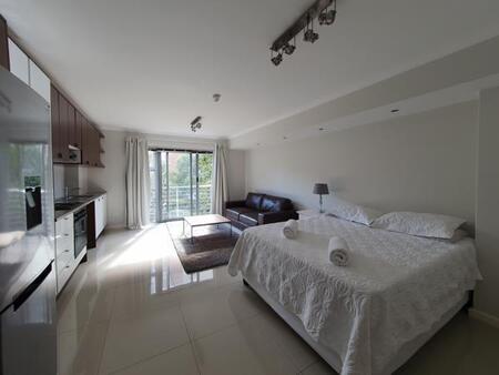 Bachelor apartment in Claremont