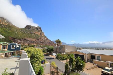 5 Bedroom House in Lakeside