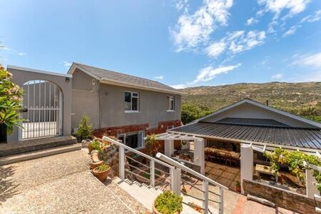 3 Bedroom House in Glencairn