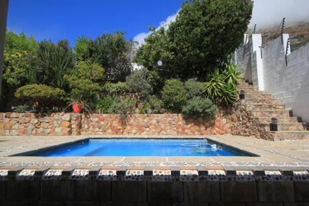 5 Bedroom House in Lakeside