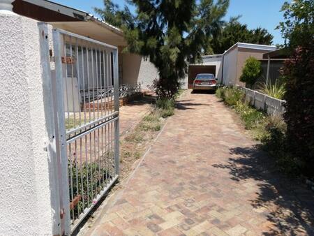 1 Bedroom Apartment in Parow Valley