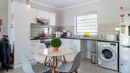 2 Bedroom Apartment in Burgundy Estate