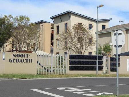 1 Bedroom Apartment in Burgundy Estate