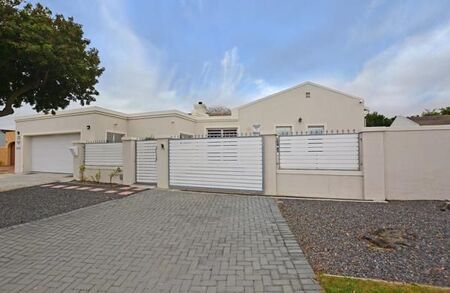 3 Bedroom House in Edgemead