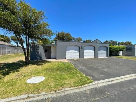 2 Bedroom House in Plattekloof Glen