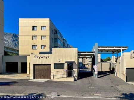 3 Bedroom Apartment in Zonnebloem