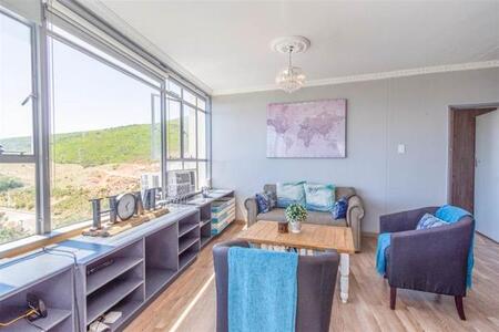 2 Bedroom Apartment in Vredehoek