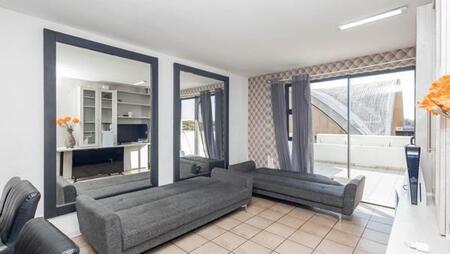 2 Bedroom Apartment in Zonnebloem