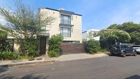 3 Bedroom Apartment in Observatory