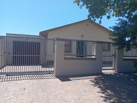 6 Bedroom House in Vanguard