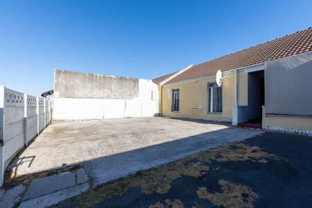 5 Bedroom House in Strandfontein