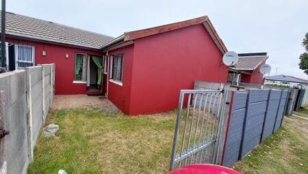 2 Bedroom House in Lotus River