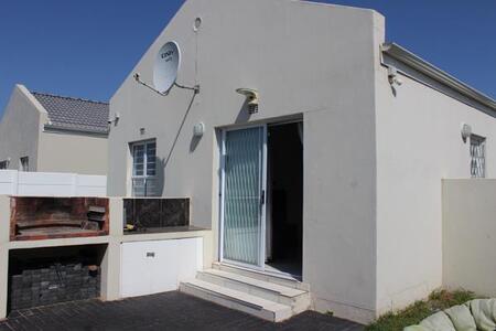 2 Bedroom Townhouse in Olifantskop