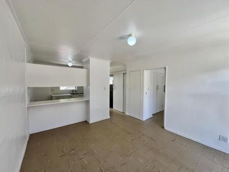 1 Bedroom Flat in Westcliff