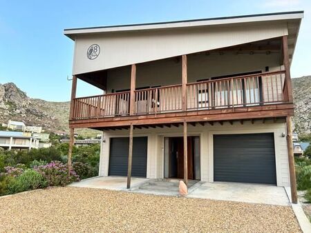 3 Bedroom House in Pringle Bay