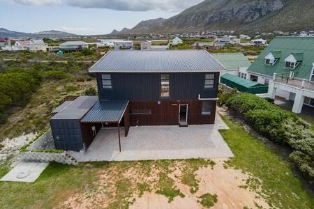 4 Bedroom House in Bettys Bay