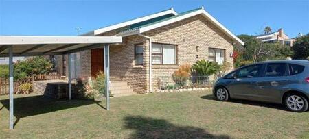 2 Bedroom House in Stilbaai Wes