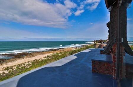 4 Bedroom House in Stilbaai Wes