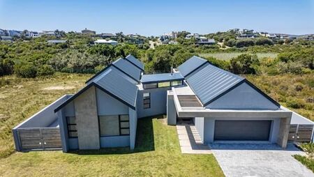 3 Bedroom House in Whale Rock