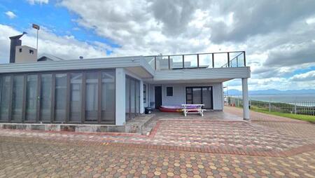 3 Bedroom Townhouse in Diaz Beach