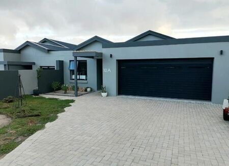 3 Bedroom House in Dana Bay