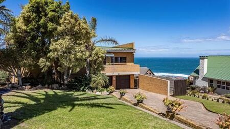 3 Bedroom House in Dana Bay