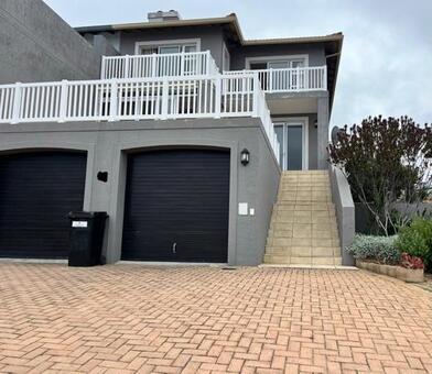 4 Bedroom Duplex in Pinnacle Point Golf Estate