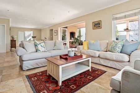 4 Bedroom House in Thesen Islands