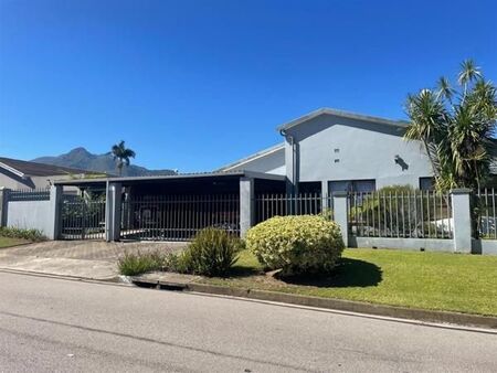 3 Bedroom House in Loerie Park