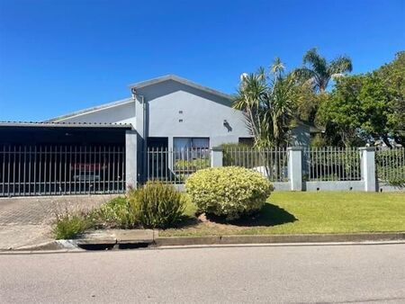 2 Bedroom House in Loerie Park