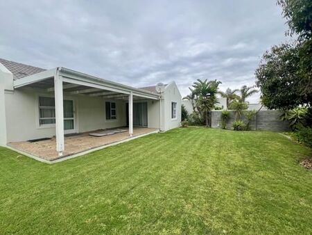 3 Bedroom House in Sunningdale