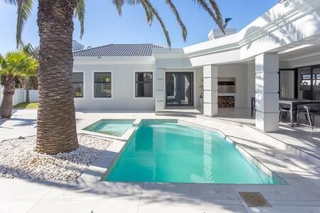 5 Bedroom House in West Beach