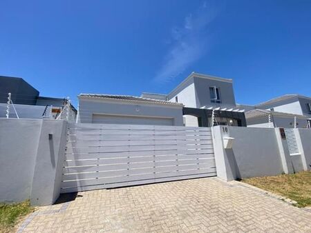 4 Bedroom House in Sandown
