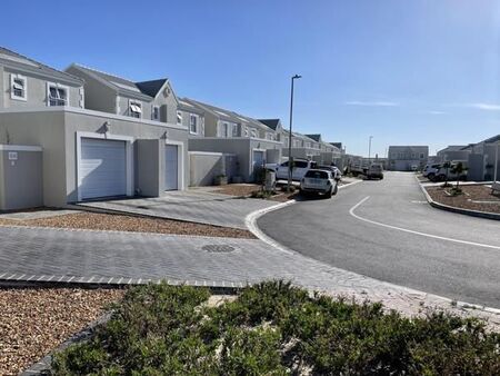 3 Bedroom House in Sunningdale