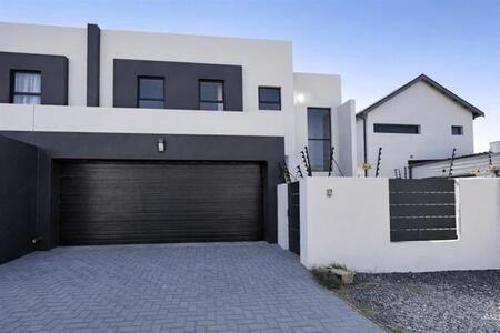 4 Bedroom House in Sandown