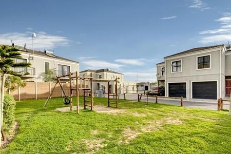 3 Bedroom Townhouse in Parklands North