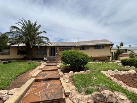 4 Bedroom House in West End