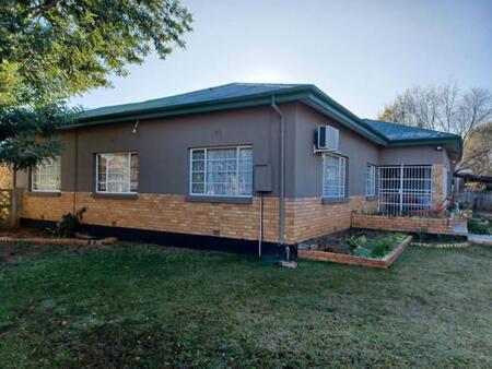 4 Bedroom House in Jan Kempdorp
