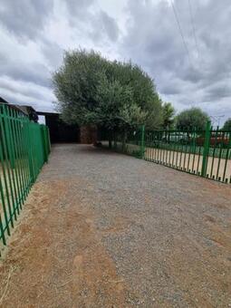 2 Bedroom Apartment in Jan Kempdorp